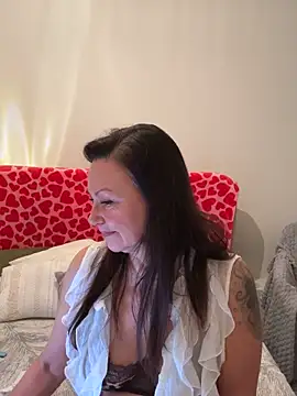 HotLdyllic online show from February 8, 2026, 4:43 pm