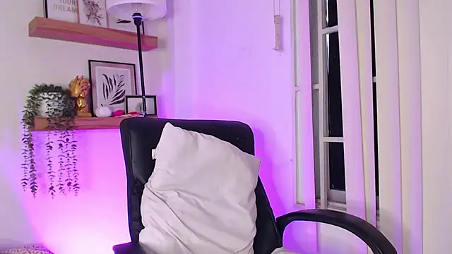 Madisonkay online show from April 1, 2026, 6:16 pm