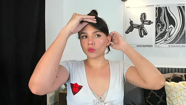 Cloe Bonne online show from November 22, 2025, 8:19 pm