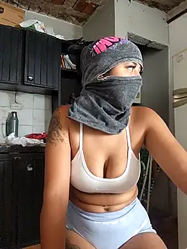 Snapshot of Zulema_cba chatting on November 18, 2025, 7:18 pm Zulema cba online show from November 18, 2025, 7:18 pm