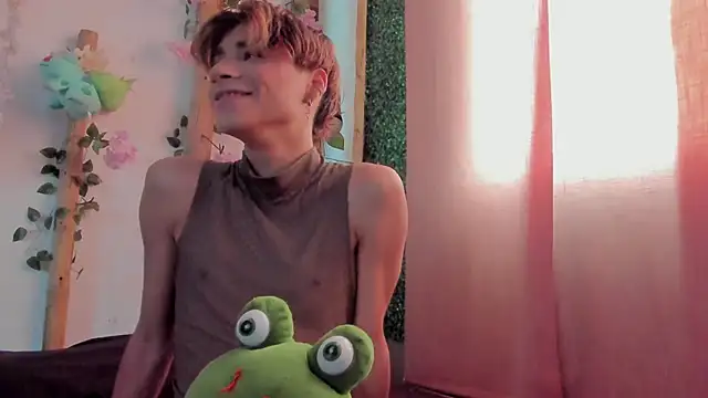 Snapshot of Leo_Glow chatting on November 30, 2025, 2:43 pm Leo Glow online show from November 30, 2025, 2:43 pm