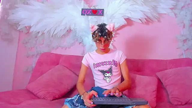 Snapshot of Leo_Glow chatting on December 16, 2025, 1:16 pm Leo Glow online show from December 16, 2025, 1:16 pm