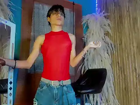 Snapshot of Leo_Glow chatting on December 18, 2025, 1:17 pm Leo Glow online show from December 18, 2025, 1:17 pm