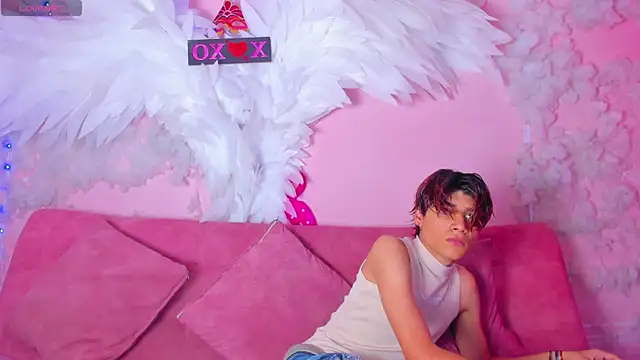 Snapshot of Leo_Glow chatting on January 15, 2026, 1:48 pm Leo Glow online show from January 15, 2026, 1:48 pm