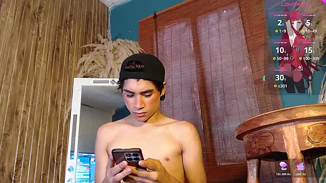 Snapshot of Leo_Glow chatting on February 4, 2026, 1:06 pm Leo Glow online show from February 4, 2026, 1:06 pm