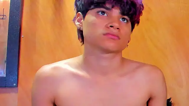 Snapshot of Leo_Glow chatting on February 11, 2026, 1:05 pm Leo Glow online show from February 11, 2026, 1:05 pm