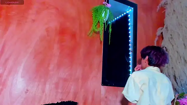 Snapshot of Leo_Glow chatting on February 23, 2026, 7:33 pm Leo Glow online show from February 23, 2026, 7:33 pm