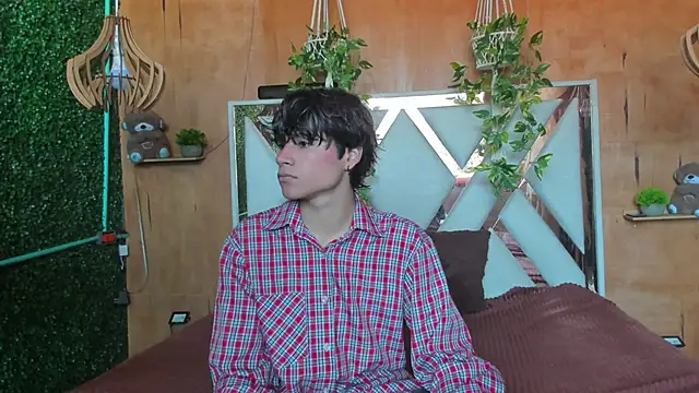 Leo Glow online show from March 14, 2026, 1:05 pm