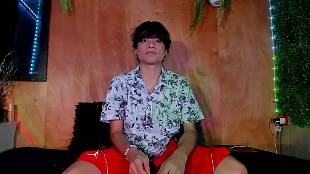 Leo Glow online show from March 20, 2026, 11:20 pm