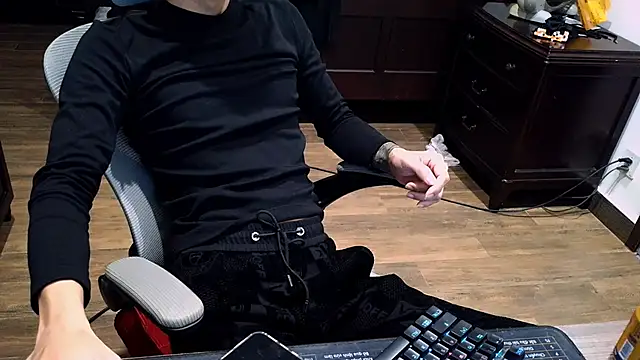 Snapshot of _lulu9999_ chatting on December 14, 2025, 2:55 pm lulu9999 online show from December 14, 2025, 2:55 pm