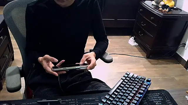 Snapshot of _lulu9999_ chatting on December 15, 2025, 6:23 pm lulu9999 online show from December 15, 2025, 6:23 pm