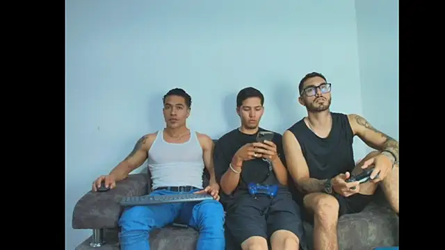 thebadboys05 online show from November 7, 2025, 2:00 am