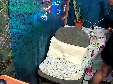 yumi-meya online show from November 26, 2025, 3:46 pm