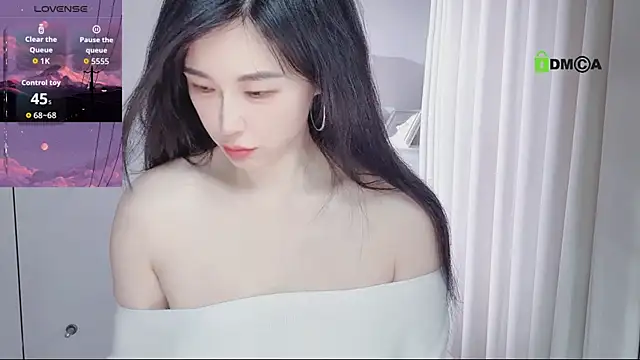Snapshot of YunShan-33 chatting on May 6, 2026, 4:30 am YunShan-33 online show from May 6, 2026, 4:30 am