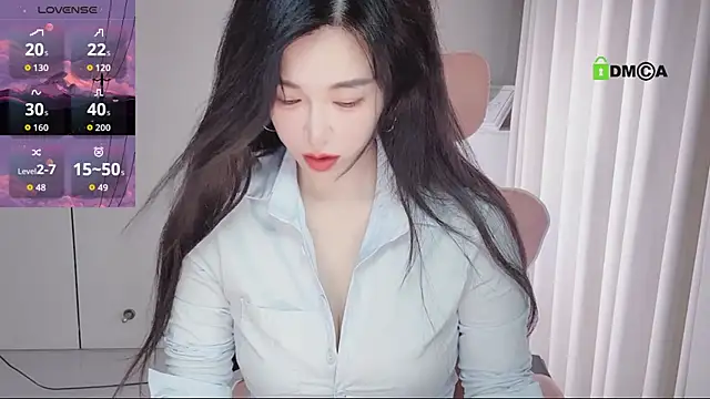 Snapshot of YunShan-33 chatting on June 1, 2026, 4:25 am YunShan-33 online show from June 1, 2026, 4:25 am