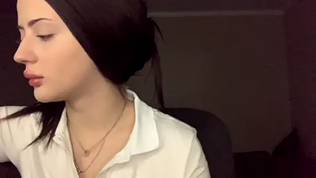 RuthGarner online show from October 31, 2025, 2:40 pm