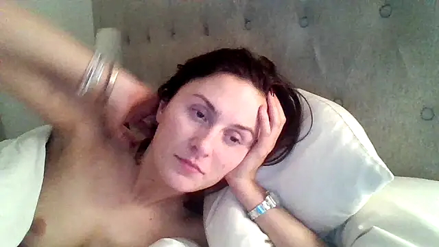 EmLovesxx online show from December 20, 2025, 6:09 am