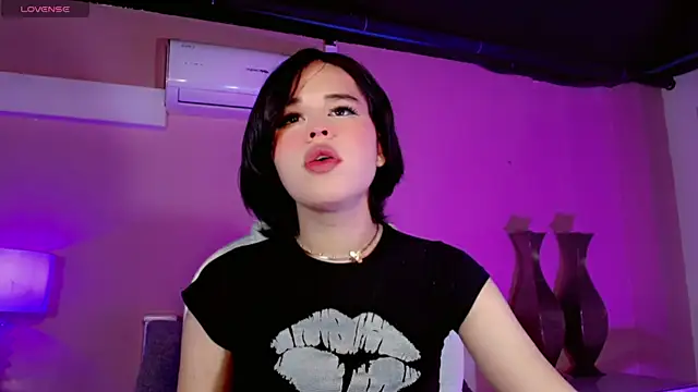 ClaudiaSophia online show from December 3, 2025, 11:30 am