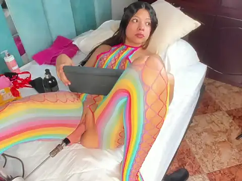 Chaarlotte 09 online show from December 17, 2025, 12:00 pm