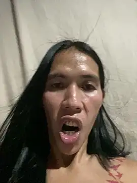 Snapshot of bellaUtops chatting on November 23, 2025, 12:32 am bellaUtops online show from November 23, 2025, 12:32 am