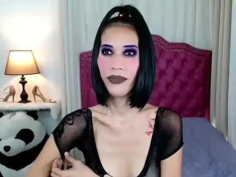 Snapshot of bellaUtops chatting on November 25, 2025, 4:34 am bellaUtops online show from November 25, 2025, 4:34 am