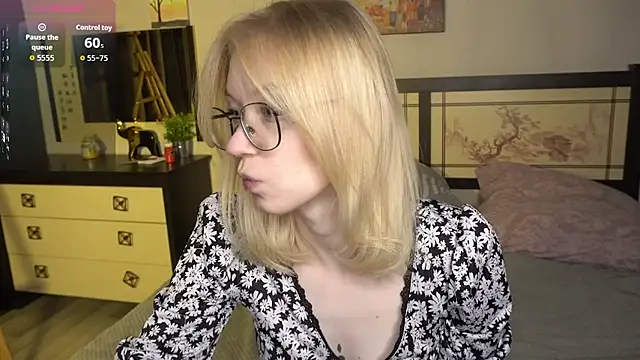 ShanelTunon online show from November 7, 2025, 7:58 pm