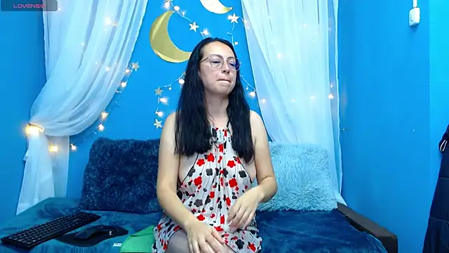 Snapshot of Lauryn_Jones chatting on November 25, 2025, 2:06 pm Lauryn Jones online show from November 25, 2025, 2:06 pm