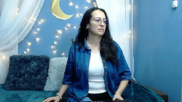 Snapshot of Lauryn_Jones chatting on December 18, 2025, 4:57 pm Lauryn Jones online show from December 18, 2025, 4:57 pm