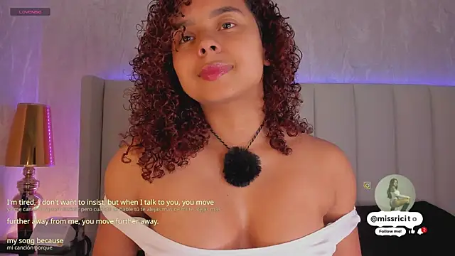 LaraCurls online show from November 29, 2025, 11:46 am