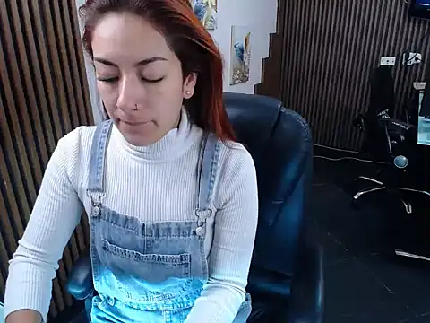 Snapshot of desk_desire chatting on November 14, 2025, 11:20 am desk desire online show from November 14, 2025, 11:20 am