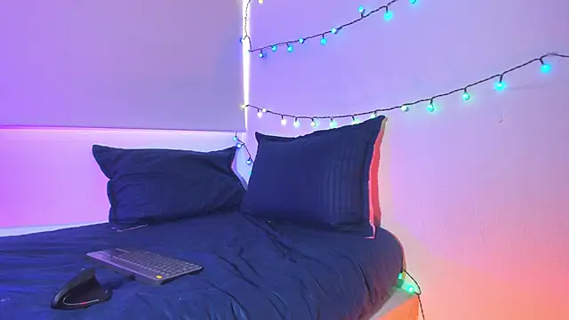 Snapshot of saint_dark chatting on December 16, 2025, 1:05 pm saint dark online show from December 16, 2025, 1:05 pm