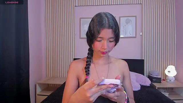 AshleyCooper2 online show from November 10, 2025, 4:17 pm