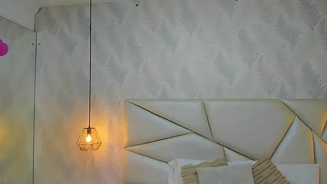 laurettedela rouse online show from November 19, 2025, 11:54 am