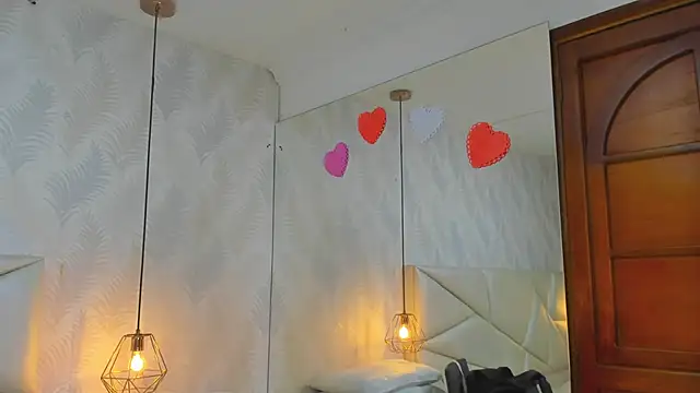 laurettedela rouse online show from November 20, 2025, 10:37 am