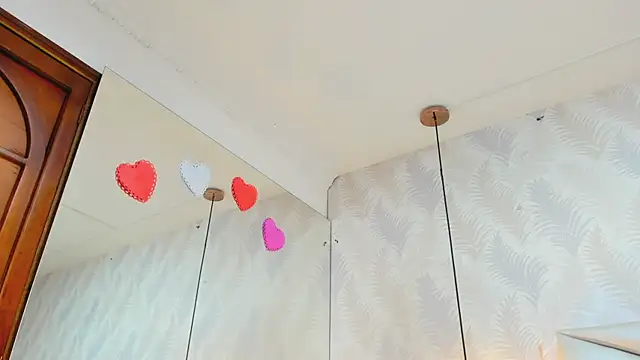 laurettedela rouse online show from November 27, 2025, 10:28 am