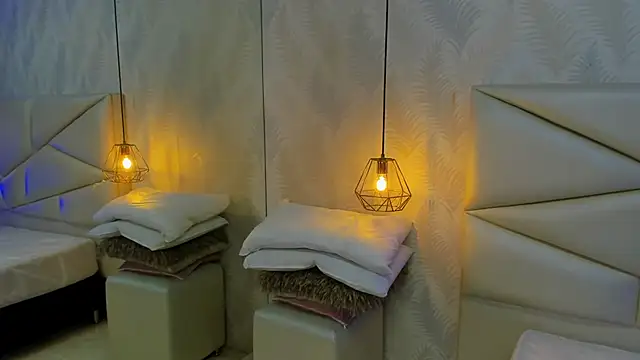 laurettedela rouse online show from December 4, 2025, 11:30 am