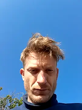 jigglethaypussi online show from April 27, 2026, 6:44 am