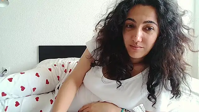 Snapshot of CharmingPearl chatting on November 25, 2025, 10:15 am CharmingPearl online show from November 25, 2025, 10:15 am