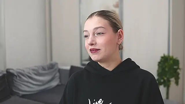 Snapshot of BlushVenom chatting on November 7, 2025, 5:13 pm BlushVenom online show from November 7, 2025, 5:13 pm