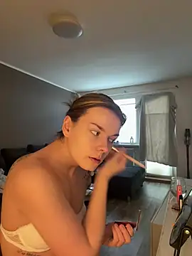 LisaFreierxx online show from February 6, 2026, 1:03 pm