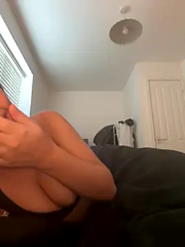 Snapshot of Bethrae25 chatting on November 20, 2025, 3:12 pm Bethrae25 online show from November 20, 2025, 3:12 pm