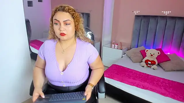 Sweet Rosee  online show from December 16, 2025, 1:05 pm