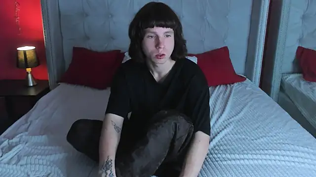 Snapshot of CutieKai_ chatting on November 2, 2025, 9:06 pm CutieKai  online show from November 2, 2025, 9:06 pm