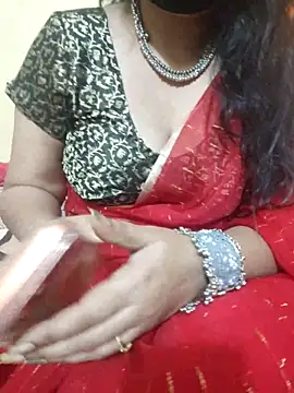Snapshot of mouni499 chatting on May 12, 2026, 9:28 am mouni499 online show from May 12, 2026, 9:28 am