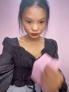 Snapshot of lung-linh chatting on November 13, 2025, 1:21 pm lung-linh online show from November 13, 2025, 1:21 pm