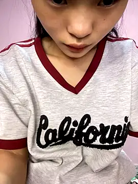 Snapshot of lung-linh chatting on December 15, 2025, 3:00 am lung-linh online show from December 15, 2025, 3:00 am