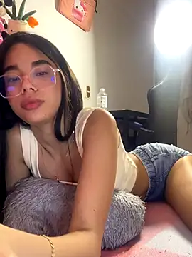 Snapshot of Milleradhara24 chatting on December 14, 2025, 9:47 am Milleradhara24 online show from December 14, 2025, 9:47 am