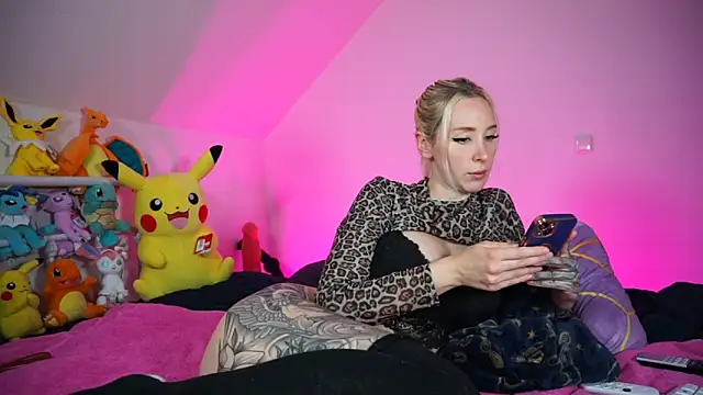 StellaCinderella online show from October 22, 2025, 1:33 pm