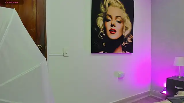 Snapshot of kendra_london chatting on November 26, 2025, 11:11 am kendra london online show from November 26, 2025, 11:11 am