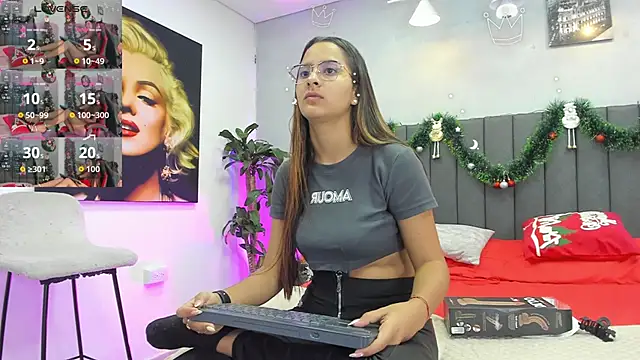 Snapshot of kendra_london chatting on December 3, 2025, 11:30 am kendra london online show from December 3, 2025, 11:30 am